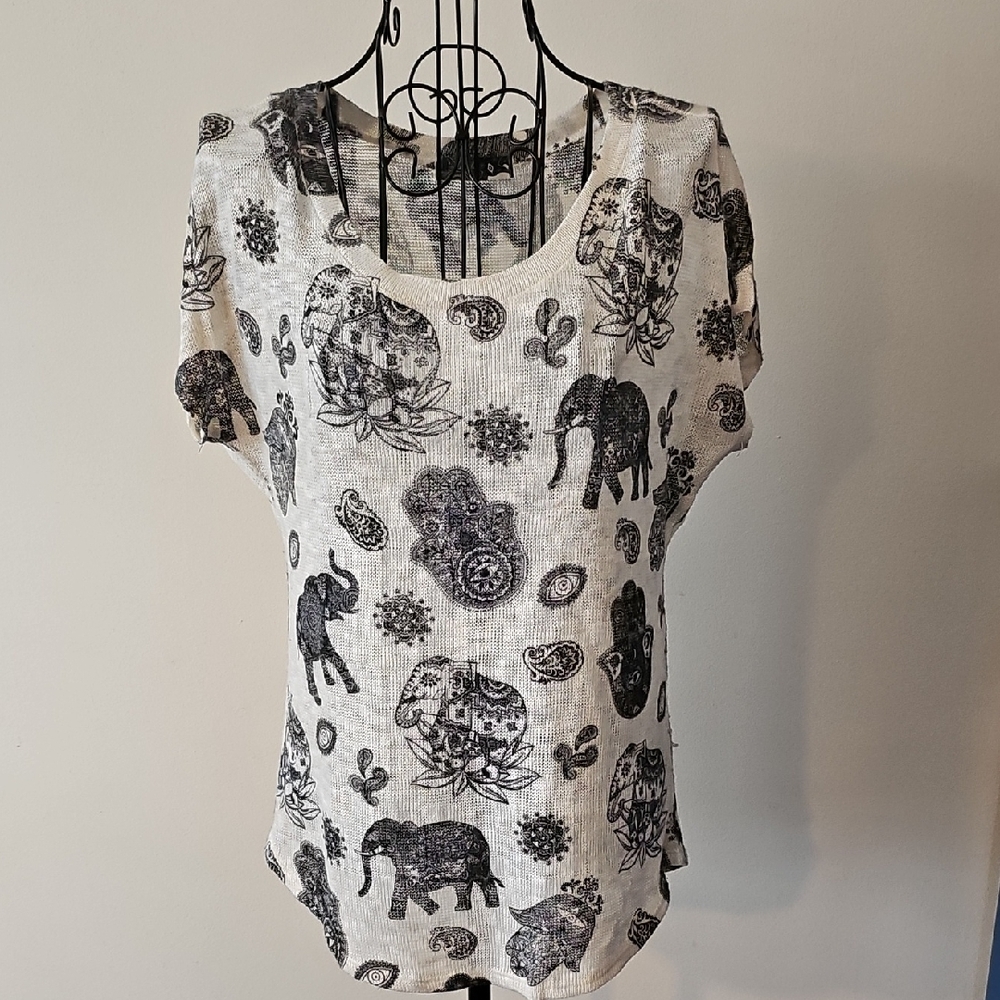Women’s Black & White Elephant Print Short Sleeve Top